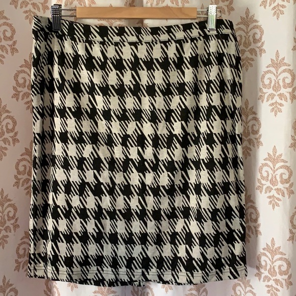 Spense Dresses & Skirts - Spense houndstooth pencil skirt M